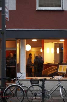 Blick von außen ins Cafe Rau(s)chfrei