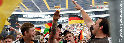 nazis_viewing