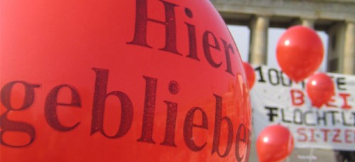 hier_geblieben_fluechtlinge_655x300 Demo für Bleiberecht - © flickr.com/photos/modernezeiten